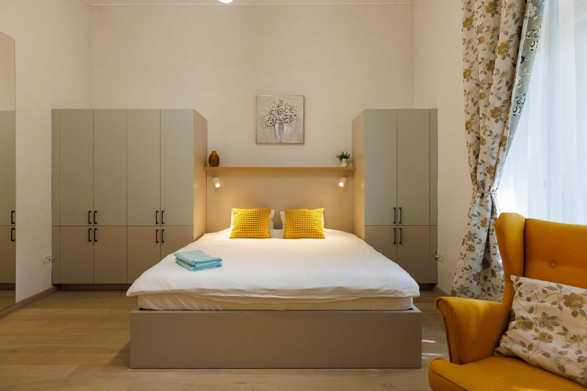 Victoriei Square Apartment Тімішоара Екстер'єр фото